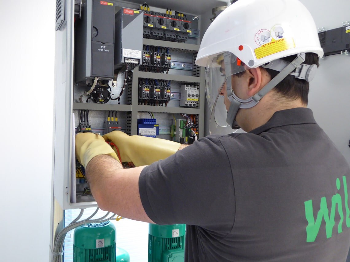 Un technicien Wilo sur une réparation