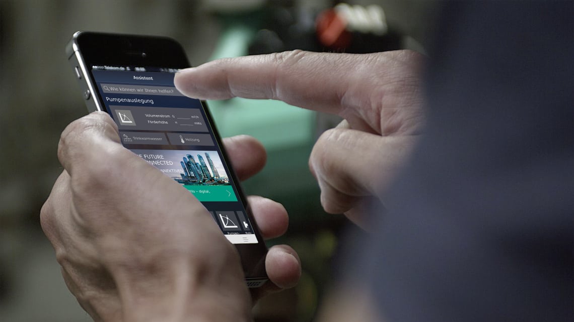 Installateur mit Wilo-Assistent App - Startseite Bereich Gebäudetechnik