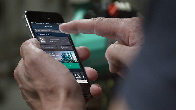 Installateur mit Wilo-Assistent App - Startseite Bereich Gebäudetechnik
