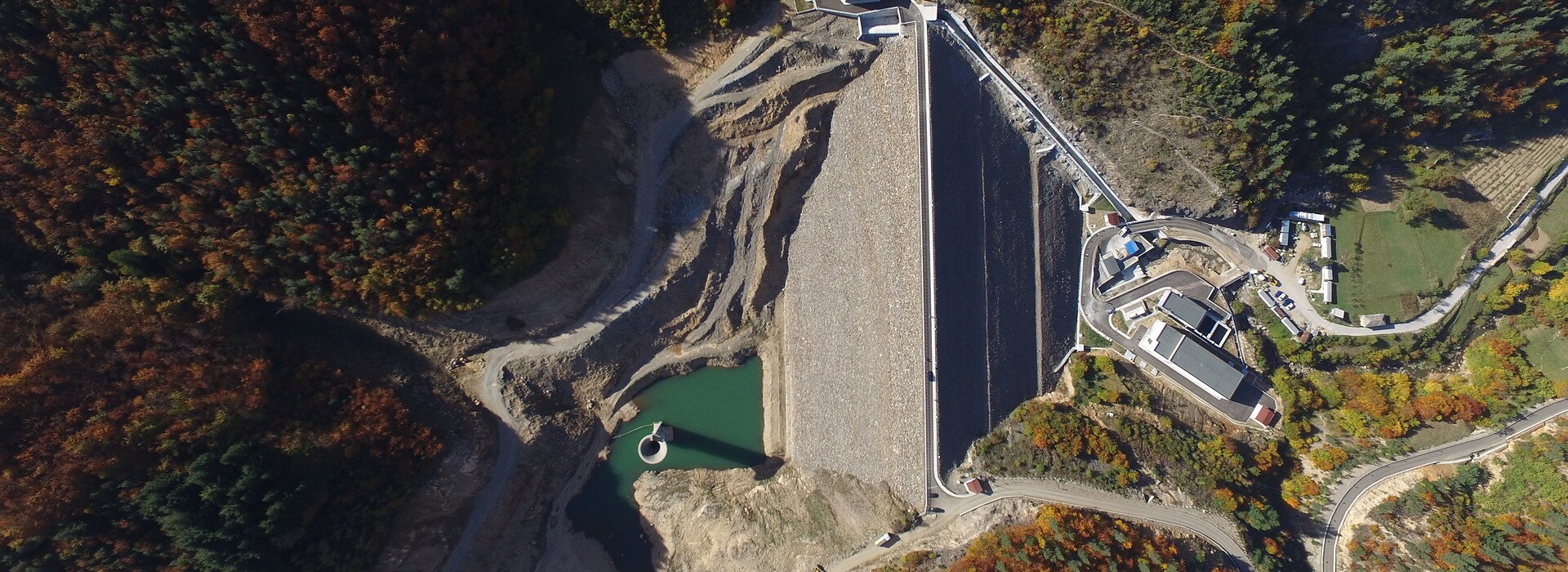 Der Plovdici-Damm in Bulgarien versorgt fast 40 000 Einwohner in 30 besiedelten Gebieten mit sauberem Trinkwasser. der-plovdici-damm-in-bulgarien-versorgt-fast-40000-einwohner-in-30-besiedelten-gebieten-mit-sauberem-trinkwasser
