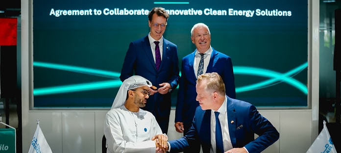 Während des Besuchs der Delegation unterzeichneten Wilo und das Energieunternehmen Masdar eine Kooperationsvereinbarung (v. l.): Husain Al Meer, Director Global Offshore Wind & UK bei Masdar, Hendrik Wüst, Ministerpräsident des Landes Nordrhein-Westfalen, Jens Dallendörfer, Regional CEO von Wilo AMEA, und Oliver Hermes, Vorstandsvorsitzender & CEO der Wilo Gruppe.