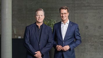 NRW Ministerpräsident Hendrik Wüst besuchte mit Oliver Hermes, dem globalen CEO der Wilo Gruppe, die Smart Factory in Dortmund 2024 nrw-ministerpraesident-hendrik-wuest-besuchte-mit-oliver-hermes-dem-globalen-ceo-der-wilo-gruppe-die-smart-factory-in-dortmund-2024