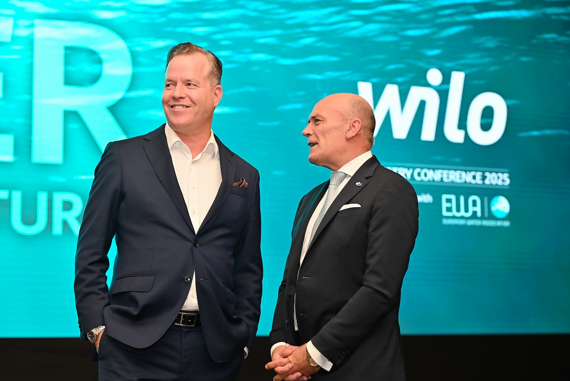 Oliver Hermes, President & Global CEO der Wilo Group (links), im Gespräch mit Pietro Francesco De Lotto, Mitglied des Präsidiums des Europäischen Wirtschafts- und Sozialausschusses.