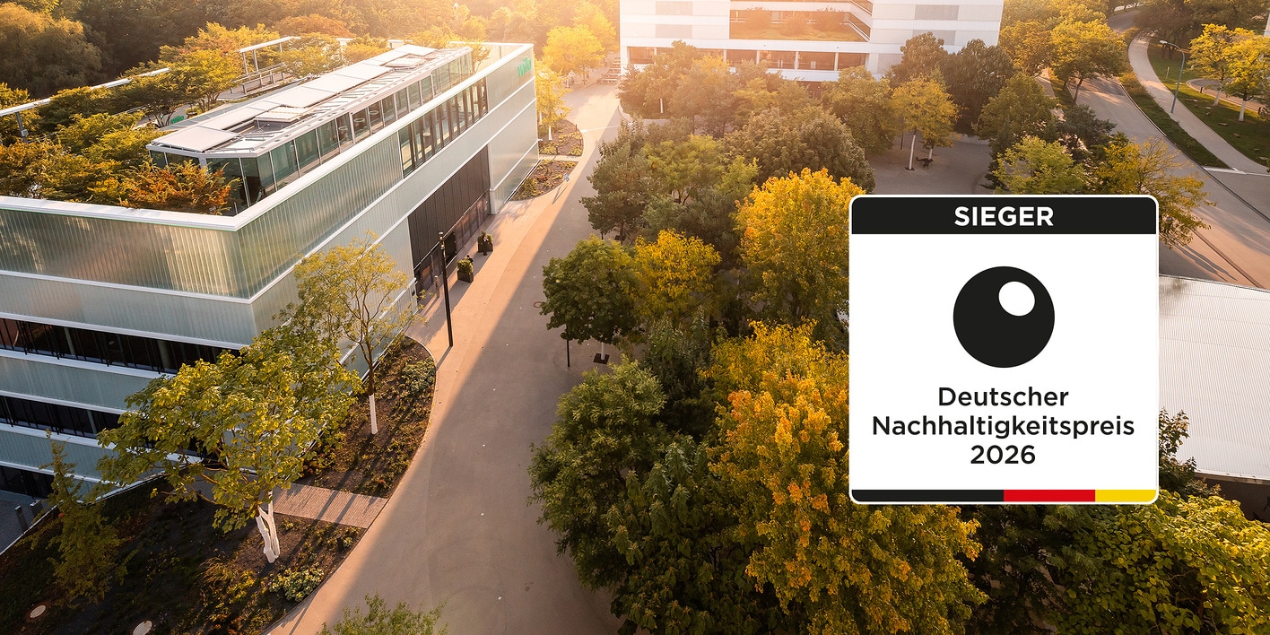 Der Wilopark bei Sonnenuntergang mit dem Sieger Logo des Deustchen Nachhaltigkeitspreises 2026 Der Wilopark bei Sonnenuntergang mit dem Sieger Logo des Deustchen Nachhaltigkeitspreises 2026
