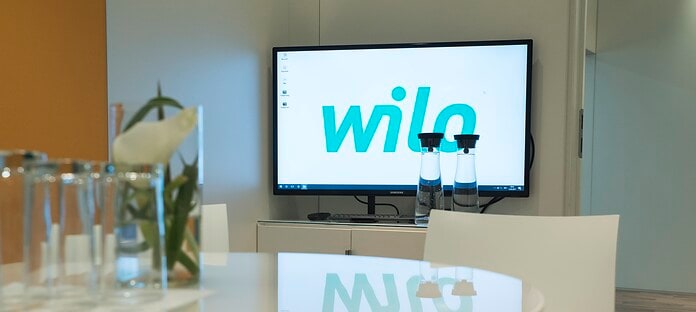 Tisch, Stühle und Screen in Consultation cabins / VIP cabins auf der ISH 2017