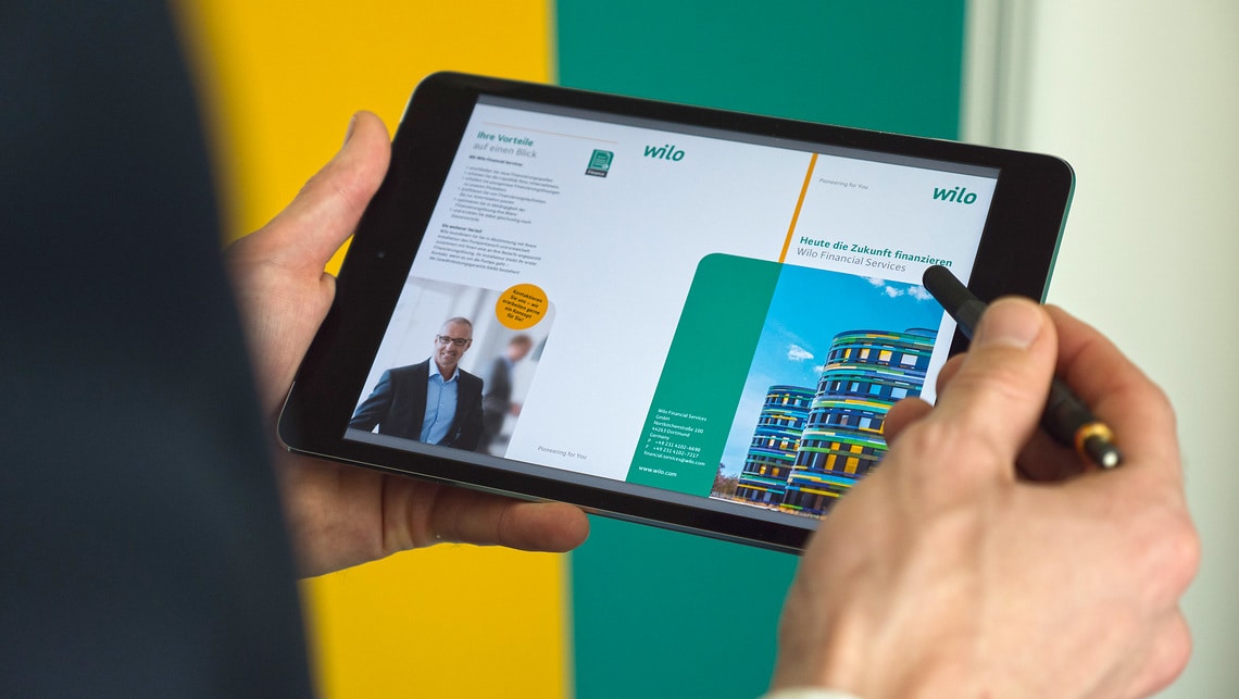 Wilo-Financial Services Online Flyer auf Tablet