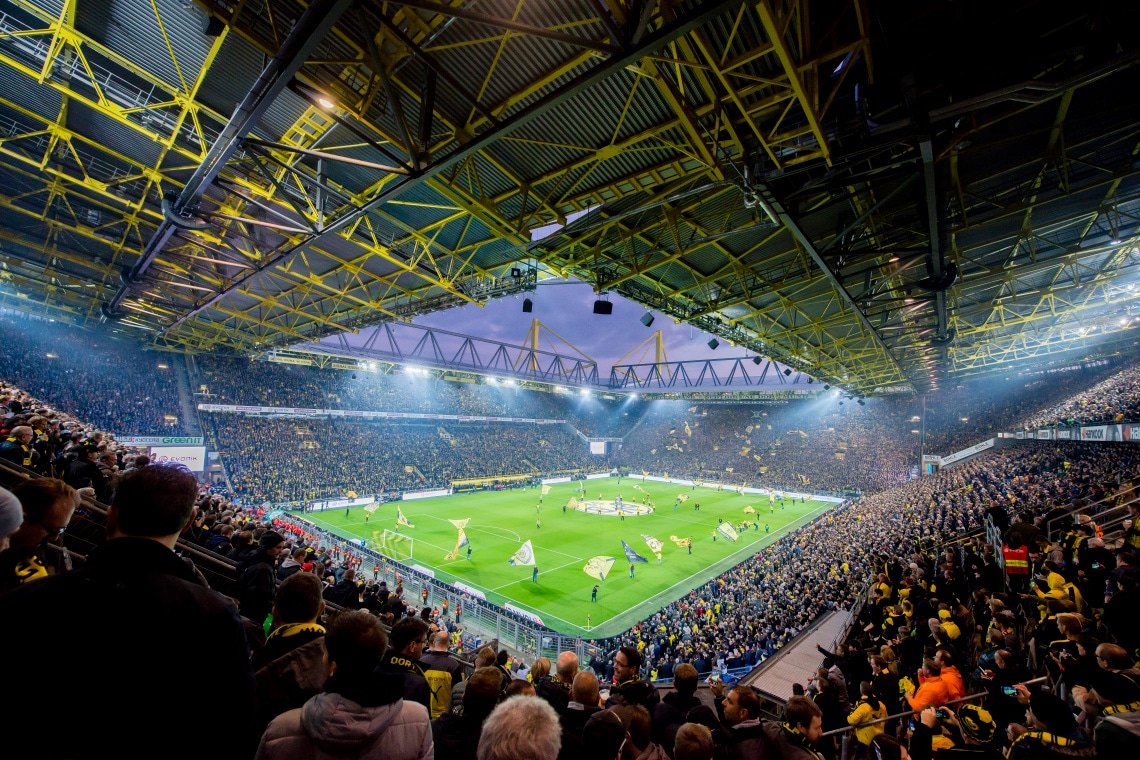 Zicht vanaf de tribune in het Signal Iduna Park Stadion, Dortmund, Duitsland