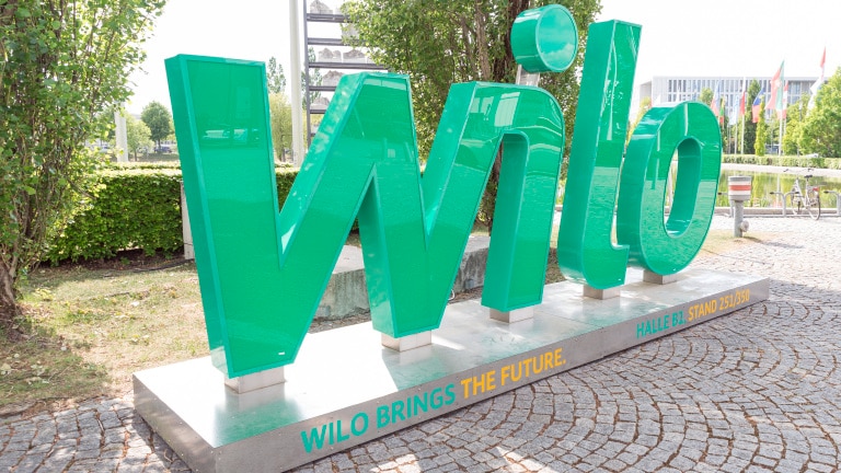Das Wilo-Logo auf dem IFAT Messegelände
