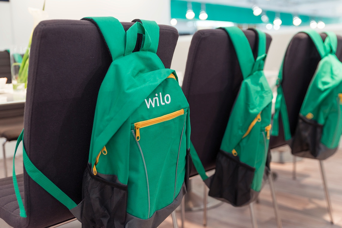 Wilo-Rucksack über Stuhl hängend im VIP Bereich