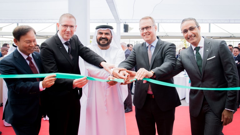From left to right: Yunjoong Kim (WILO SE), Georg Weber (Chief Technology Officer WILO SE), Mohammed Al Muallem (Chairman of DP World and Jafza), Peter Fischer (German Ambassador to the United Arab Emirates) and Yasser Nagi (Managing Director WILO SE United Arab Emirates) at the opening of the new Wilo representative office in Dubai.