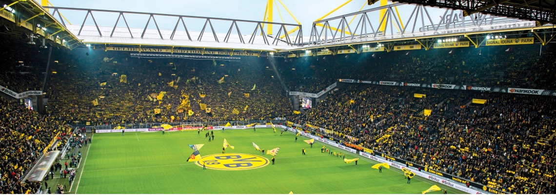 Zicht vanaf de tribune in het Signal Iduna Park Stadion, Dortmund, Duitsland