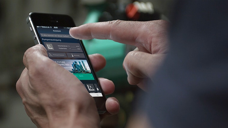 Installateur mit Wilo-Assistent App - Startseite Bereich Gebäudetechnik