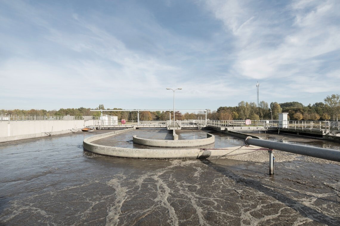 Dans la station d'épuration des eaux usées d'Almere, Pays-Bas