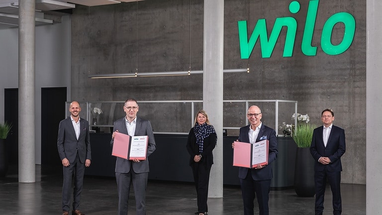 Wilo und Hellmann unterzeichnen Vertrag für globale Zusammenarbeit im Bereich Logistik