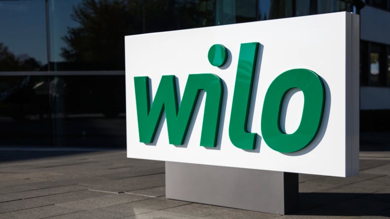 Wilo Logo vor dem Hauoteingang am Hauptsitz in Dortmund