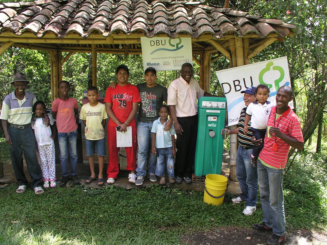 PAUL als mobilen Wasserrucksack/Wasserfilter für eine schnelle Versorgung mit trinkbarem Wasser für Katastrophengebiete sowie ländliche RäumenPAUL als mobilen Wasserrucksack/Wasserfilter für eine schnelle Versorgung mit trinkbarem Wasser für Katastrophengebiete sowie ländliche RäumenPAUL als mobilen Wasserrucksack/Wasserfilter für eine schnelle Versorgung mit trinkbarem Wasser für Katastrophengebiete sowie ländliche Räumen