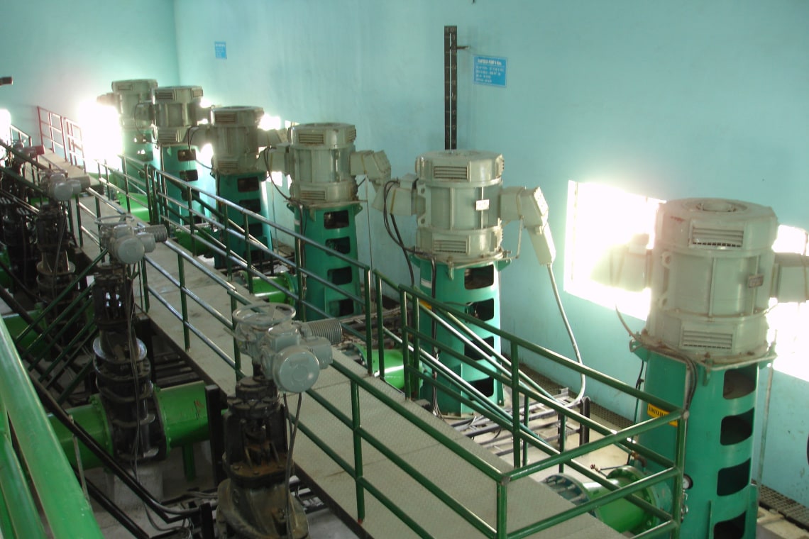 Verticale Turbine VT in Anpara-krachtcentrale - Installatie boven de vloer in India