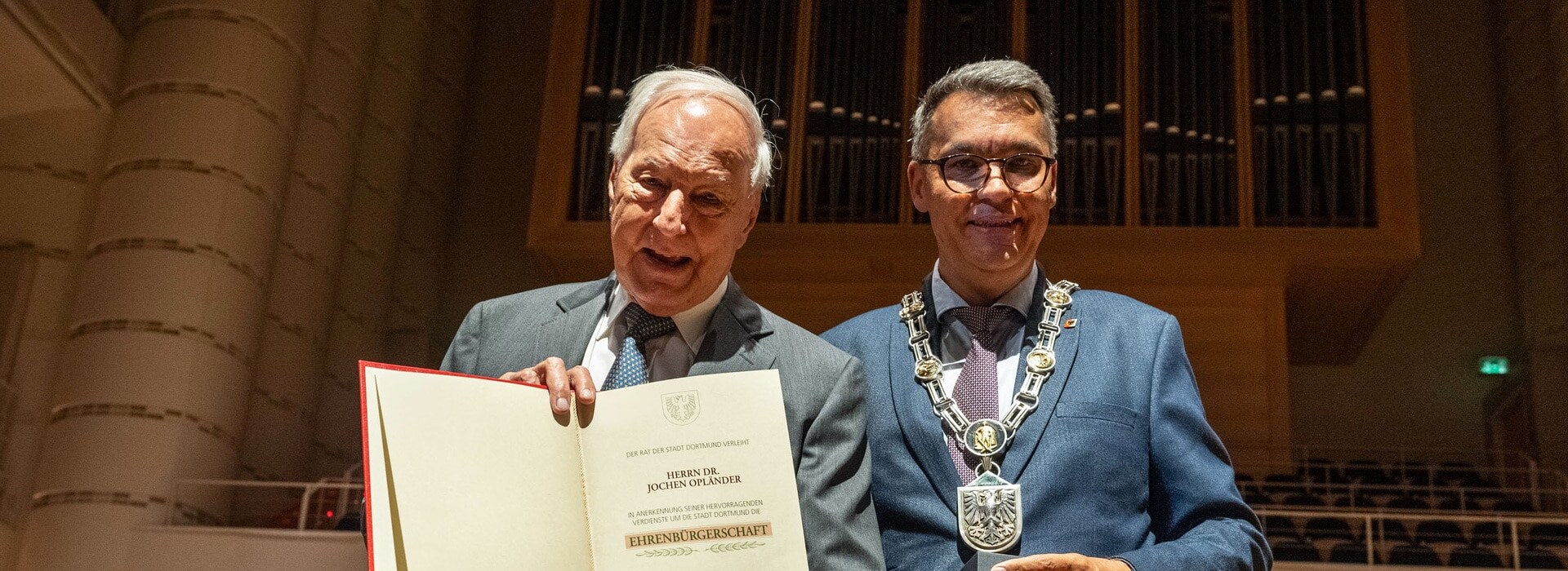 Dr.-Ing. E.h. Jochen Opländer and Dortmund's mayor Thomas Westphal (SPD) at the presentation of the honorary citizenship at the Dortmund Concert Hall.