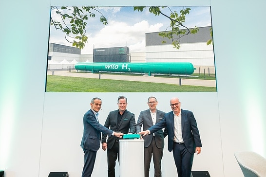 The grand opening of the H2Powerplant. In the picture from left to right: Jean-Pascal Tricoire (President & CEO of Schneider Electric), Oliver Hermes (President & CEO of the Wilo Group), Georg Weber (Chief Technology Officer of the Wilo Group) and Christophe De Maistre (DACH Zone President of Schneider Electric). Source: WILO SE