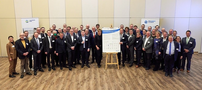 On 15 December 2022 high-ranking representatives from business and politics signed the Industrial pact for North Rhine-Westphalia (NRW). The agreement aims to transform NRW into Europe’s first climate-neutral industrial region by 2045 at the latest.