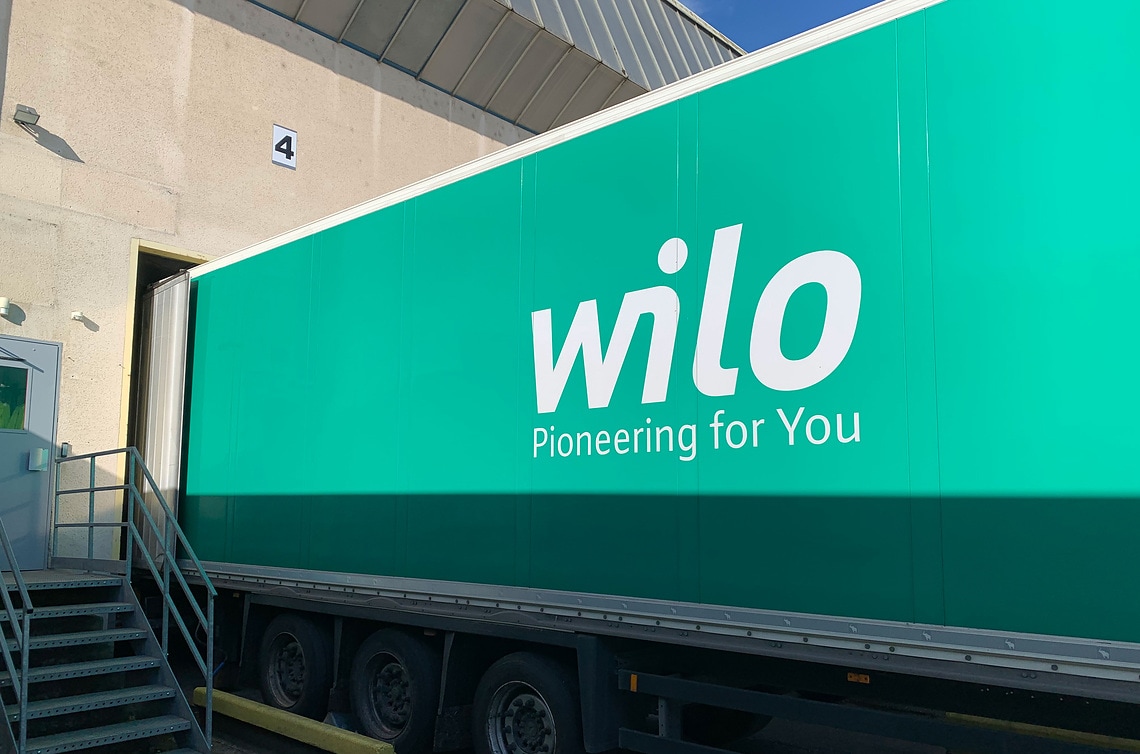 Un camion de transport Wilo 