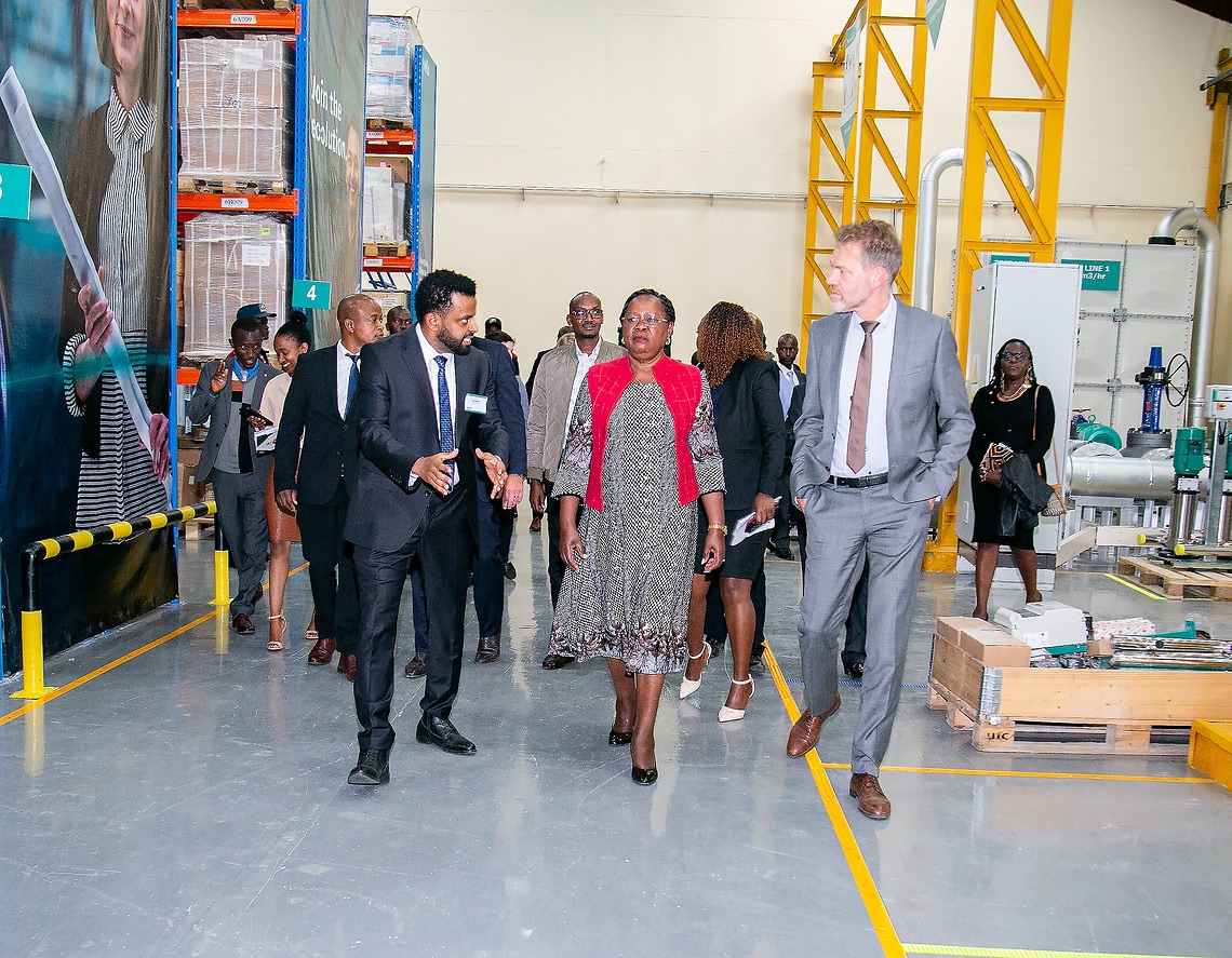 Hon. Alice Wahome (midden), Kabinetssecretaris Ministerie van Water en Sanitatie bezoekt Wilo's Kenia Hub.