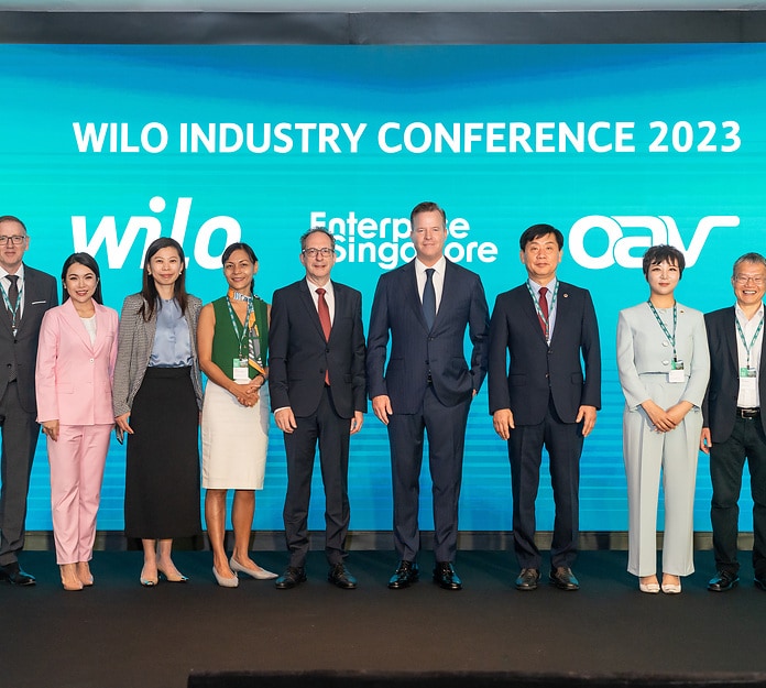 Speakers at the Wilo Group Industry Conference 2023 including H.E. Dr. Norbert Riedel, German Ambassador to Singapore (fifth from the right), and Oliver Hermes, President and CEO of the Wilo Group (fourth from the right). Yvonne Chan, Former CNA Presenter (third from left), moderated the panel discussions. Image: WILO SE