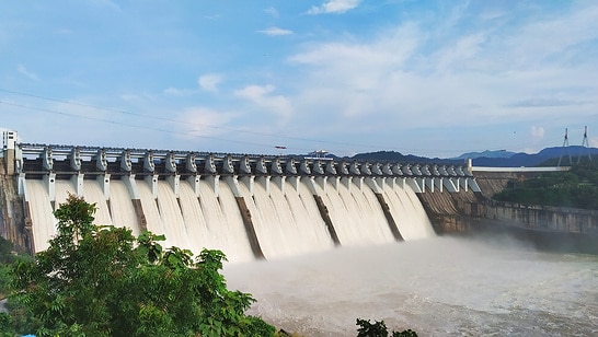 Sardar Sarovar Damm, Narmada Distrikt, Gujarat, Indien - 21. September 2019: Der Damm ist einer der größten Dämme Indiens, der in der Satpura Bergkette liegt und das ganze Jahr über viele Bundesstaaten Indiens mit Wasser versorgt.
