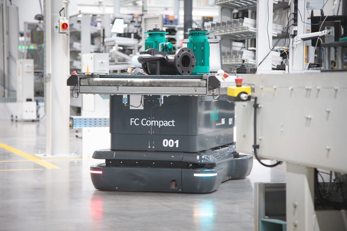 Pumpen auf AGV in der Smart Factory Dortmund