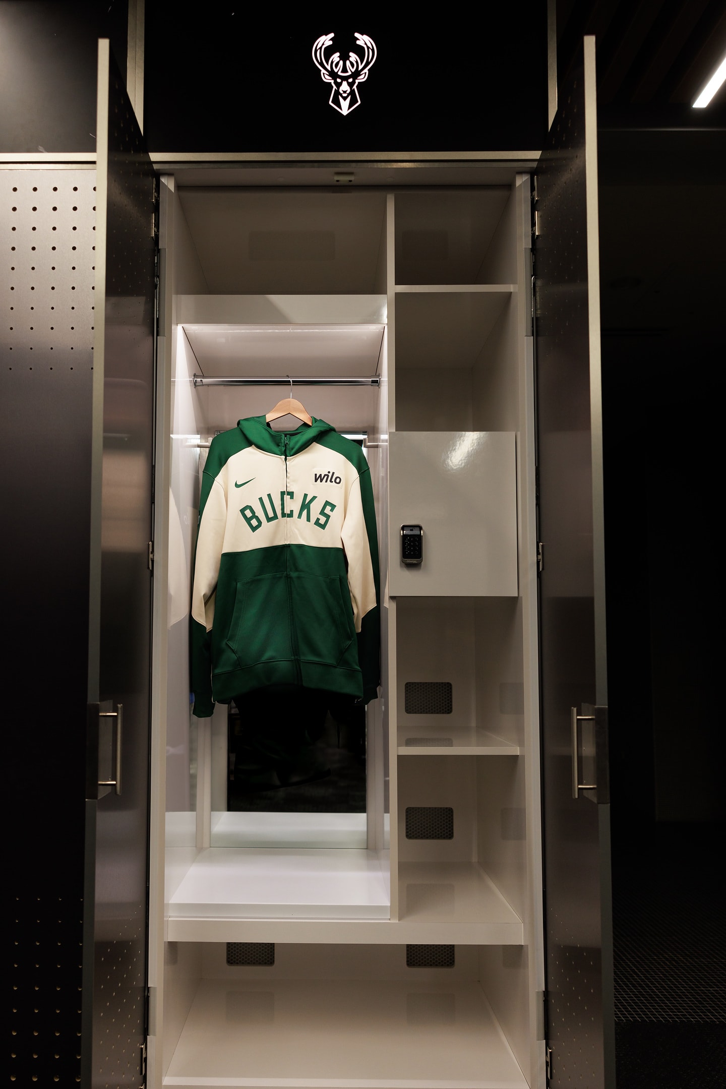 Milwaukee Bucks Jersey im Spind