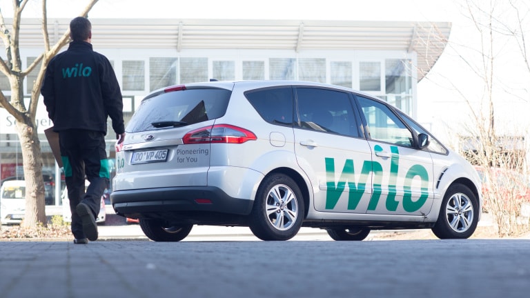 Rush delivery, car with WILO-logo, man with WILO jacket