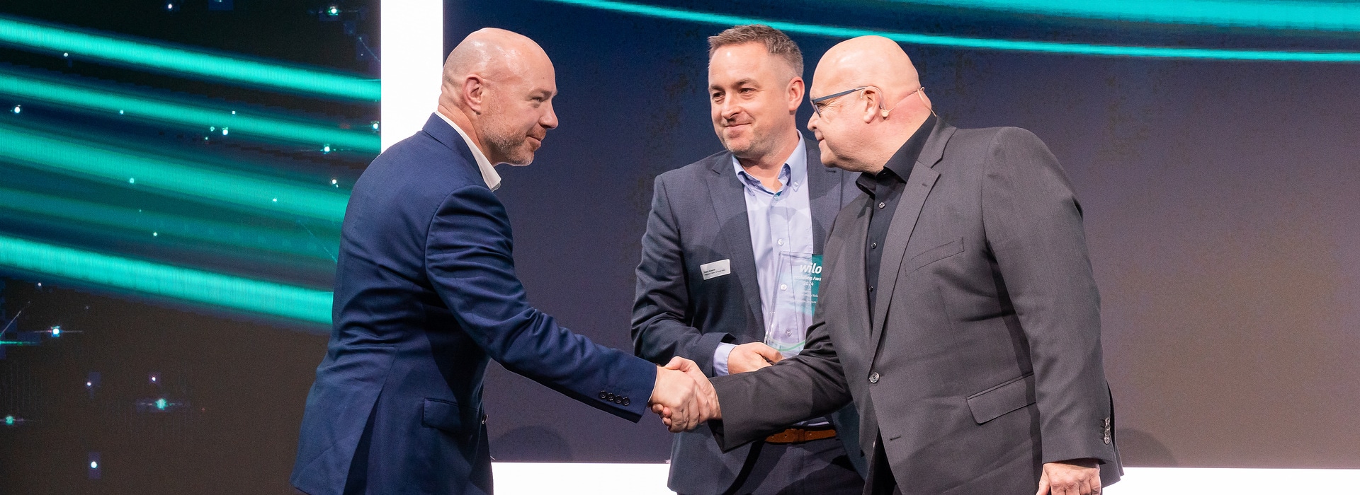 Peter Glauner congrats the winner of the Wilo Ecolution Award