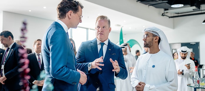 Der Ministerpräsident des Landes Nordrhein-Westfalen, HendrikWüst, Wilo-CEO Oliver Hermes und Husain Al Meer, Director Global Offshore Wind& UK bei Masdar.