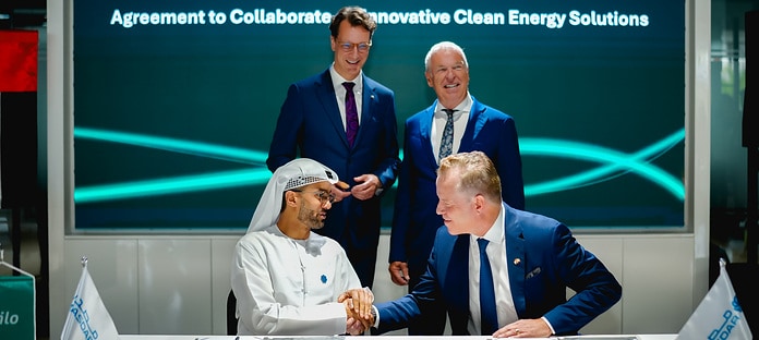 Während des Besuchs der Delegation unterzeichneten Wilo und das Energieunternehmen Masdar eine Kooperationsvereinbarung (v. l.): Husain Al Meer, Director Global Offshore Wind & UK bei Masdar, Hendrik Wüst, Ministerpräsident des Landes Nordrhein-Westfalen, Jens Dallendörfer, Regional CEO von Wilo AMEA, und Oliver Hermes, Vorstandsvorsitzender & CEO der Wilo Gruppe.