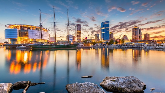 Milwaukee Lake with the Milwaukee skyline