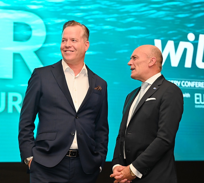 Oliver Hermes, President & Global CEO der Wilo Group (links), im Gespräch mit Pietro Francesco De Lotto, Mitglied des Präsidiums des Europäischen Wirtschafts- und Sozialausschusses.