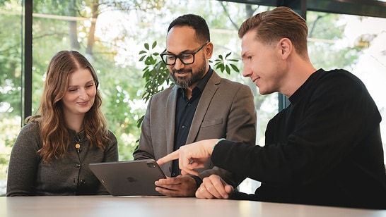 Three Wilo Employees on the Wilopark who discuss about the Preventive Risk Management