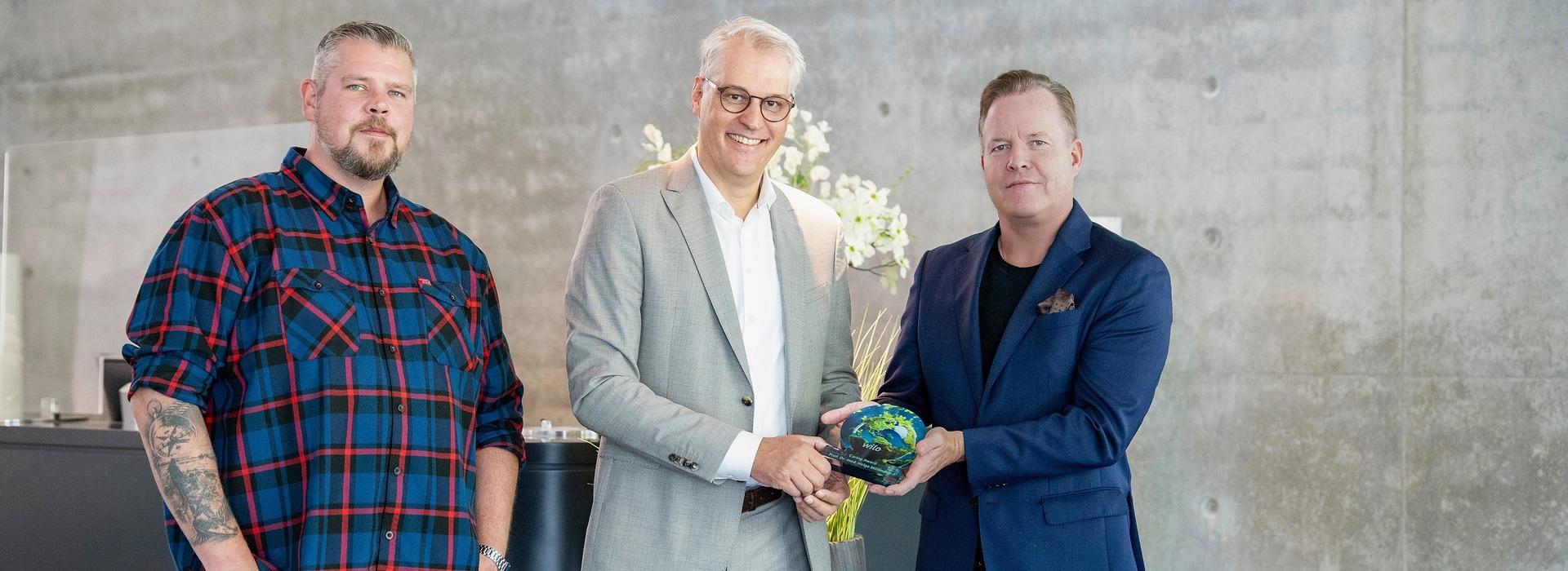 Following an emergency situation at Wilo, Oliver Hermes honours Prof. Dr. Helge Möllmann