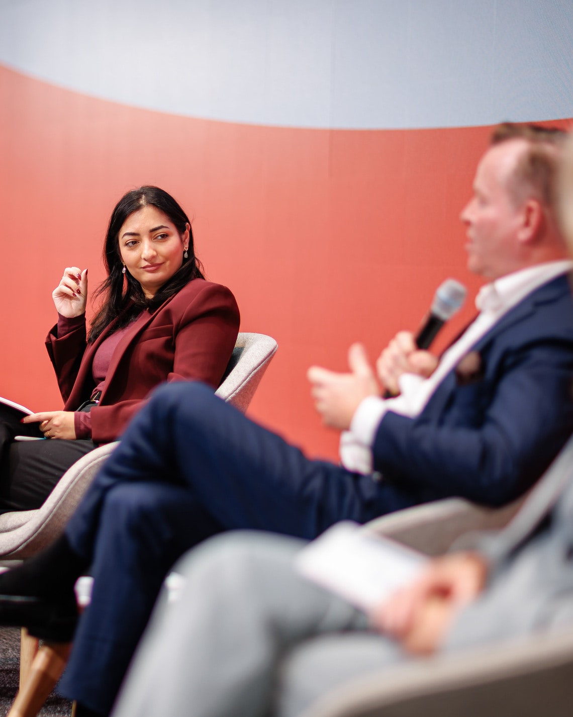 Paneldiskussion mit Reem Alabali Radovan, Bundesministerin für wirtschaftliche Zusammenarbeit und Entwicklung, Debra Mallowah, Head of Africa bei Bayer Crop Science, sowie Christiane Laibach, Mitglied des Vorstands der KfW BankengruppeAustausch mit Ajay Banga, Präsident der Weltbank