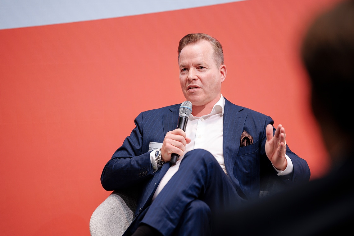 Paneldiskussion mit Reem Alabali Radovan, Bundesministerin für wirtschaftliche Zusammenarbeit und Entwicklung, Debra Mallowah, Head of Africa bei Bayer Crop Science, sowie Christiane Laibach, Mitglied des Vorstands der KfW BankengruppeAustausch mit Ajay Banga, Präsident der Weltbank