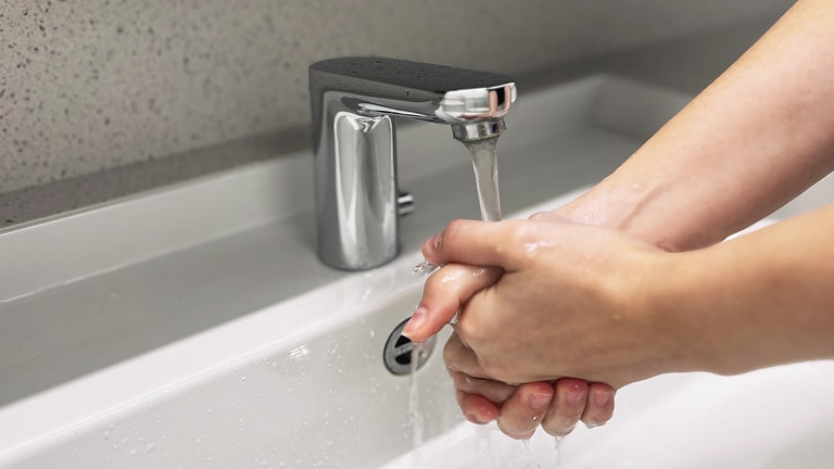 Mycie rąk – zaopatrzenie w wodę i podnoszenie ciśnienia