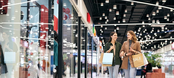 Modern shopping center in operation; symbolizes reliable climate control, water supply, fire protection and drainage with efficient, sustainable solutions for safety and comfort.