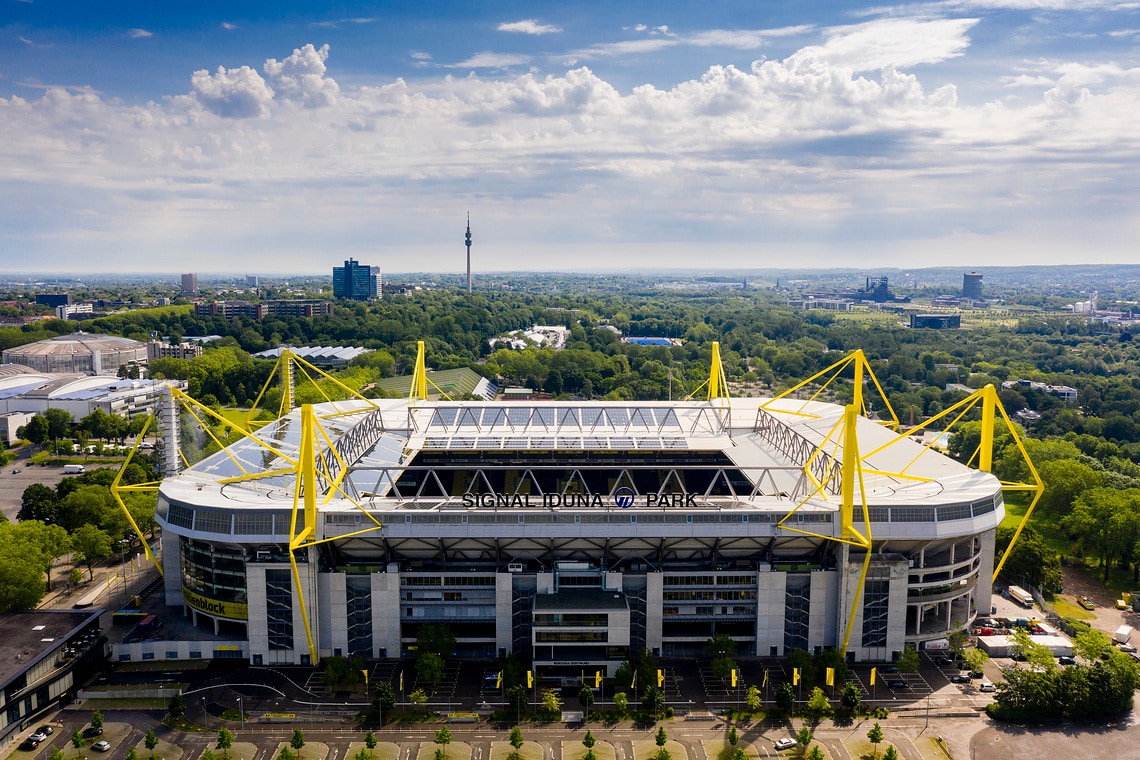 Stadion SIGNAL IDUNA PARK 2023 - widok z zewnątrz