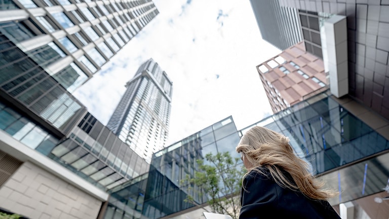 Épületgépészeti megoldások sokféleségével működő irodaépület