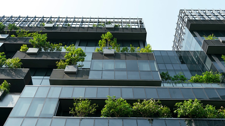 W budynkach wielokondygnacyjnych prawidłowa praca zestawów podnoszących ciśnienie decyduje o dostępności wody na każdym piętrze.