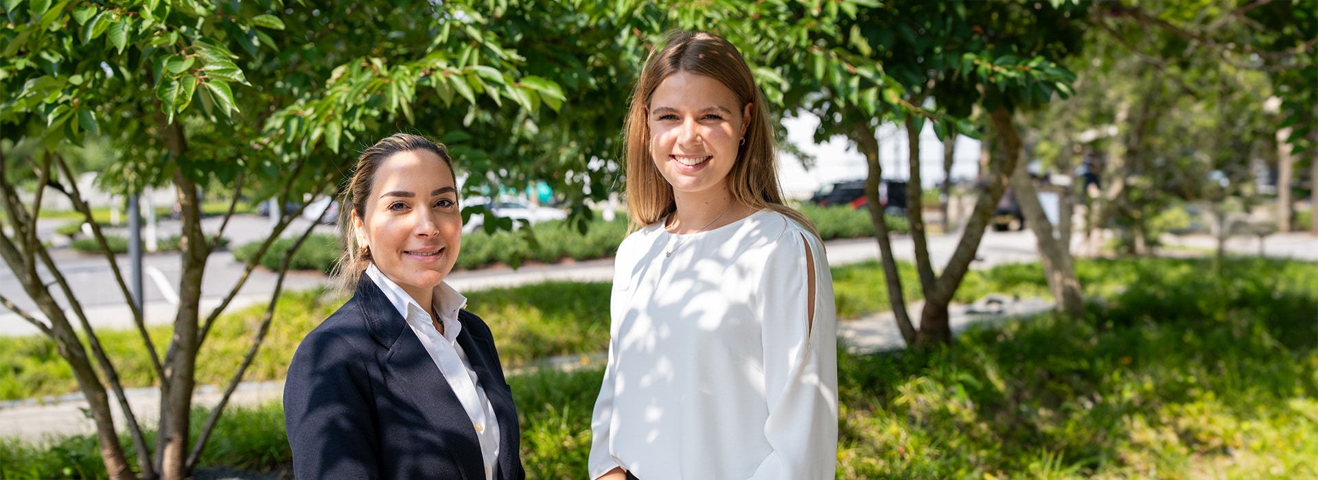 Zhara Ghorbanzadeh and Greta Körner on the green Wilopark