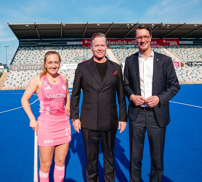 At the ground-breaking ceremony for the National Hockey Training Centre in Mönchengladbach (from left): National hockey player Sara Strauss, Wilo CEO Oliver Hermes and NRW Minister-President Hendrik Wüst. Image: DHB