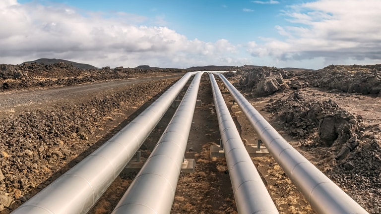 Pipelines for drinking water transportation and drinking water treatment with stable pressure and lower losses due to reduced leakages