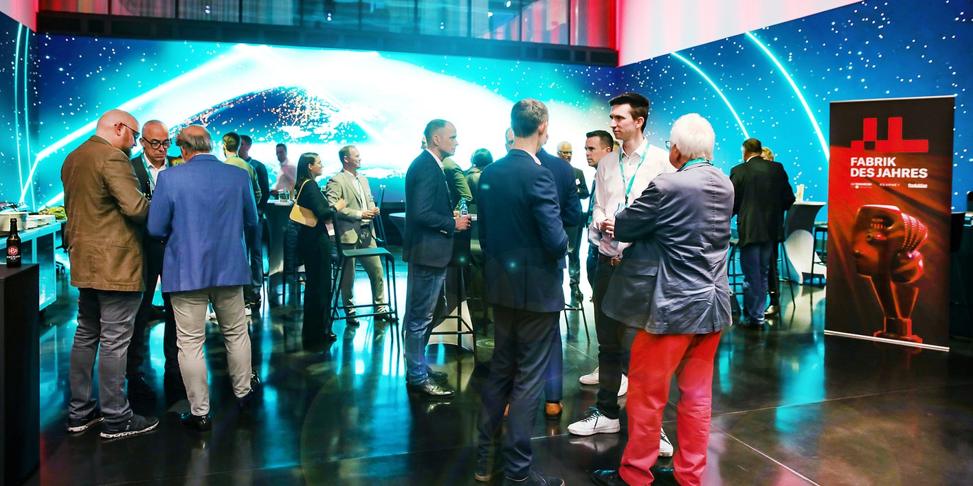 The evening before the high-calibre event, Wilo welcomes former and current competition prize-winners to the exclusive “Champions Club” in the Networking Cube at Wilopark. 