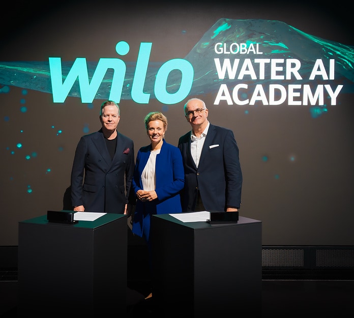 Oliver Hermes, President & Global CEO of the Wilo Group (left), and Prof. Dr Manfred Bayer, Rector of TU Dortmund University (right), signed a letter of intent in the presence of Ina Brandes, North Rhine-Westphalian Minister for Culture and Science (centre). This marks the starting signal for their cooperation within the Wilo Global WATER AI Academy.